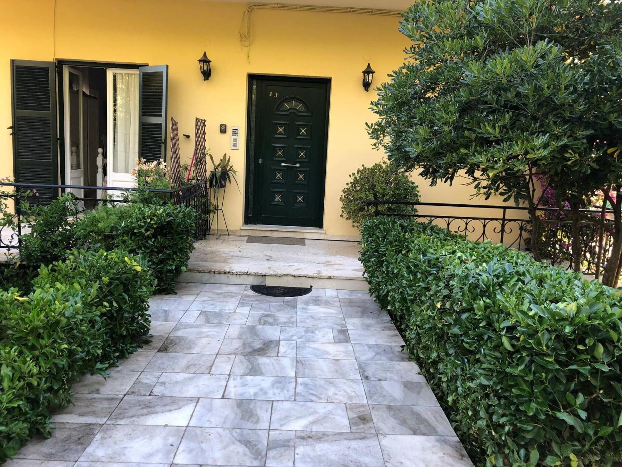 Apartment 2 Bedroom Spacious Garden