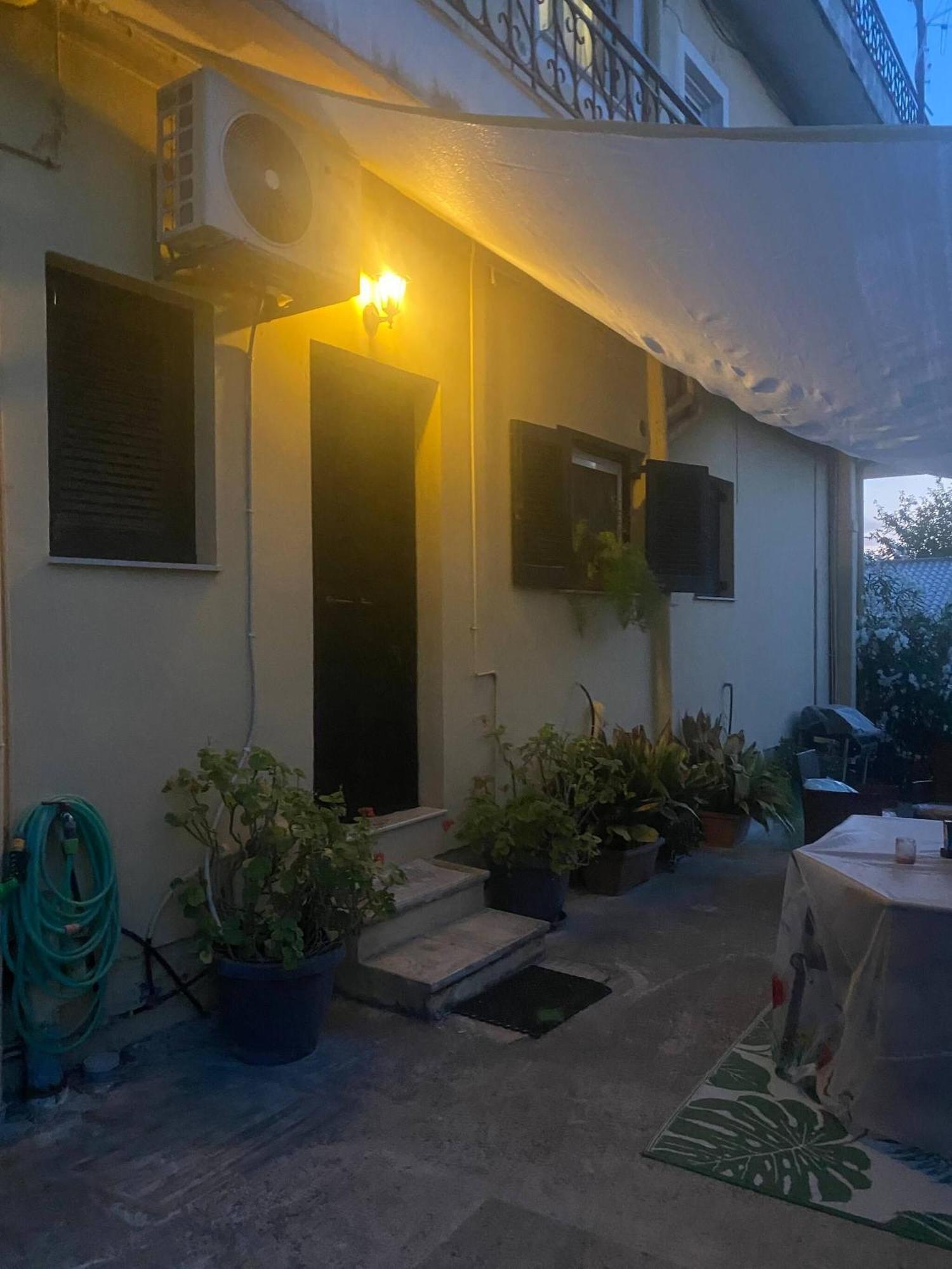 2 Bedroom Spacious Garden Apartment *