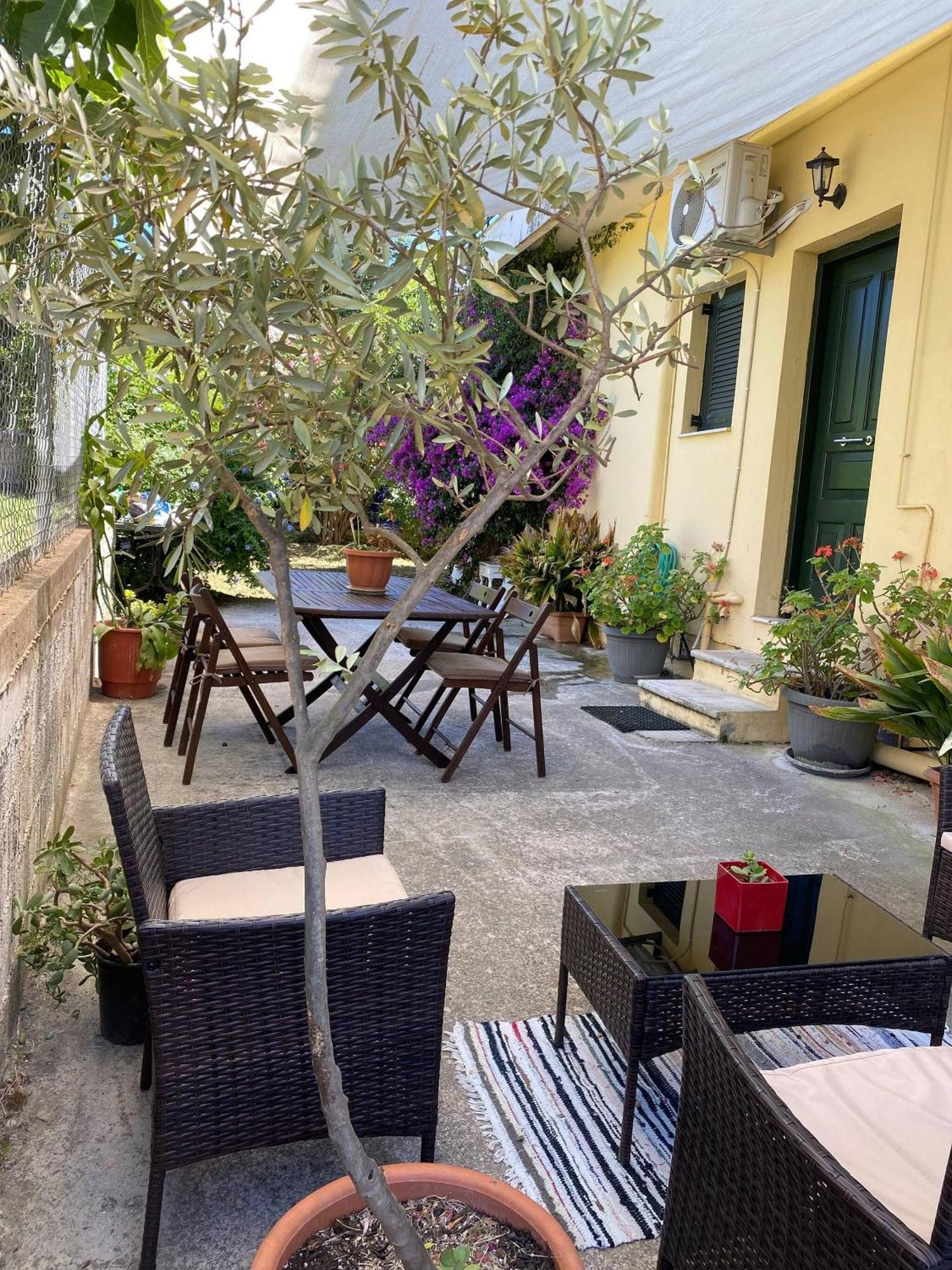 2 Bedroom Spacious Garden Apartment *