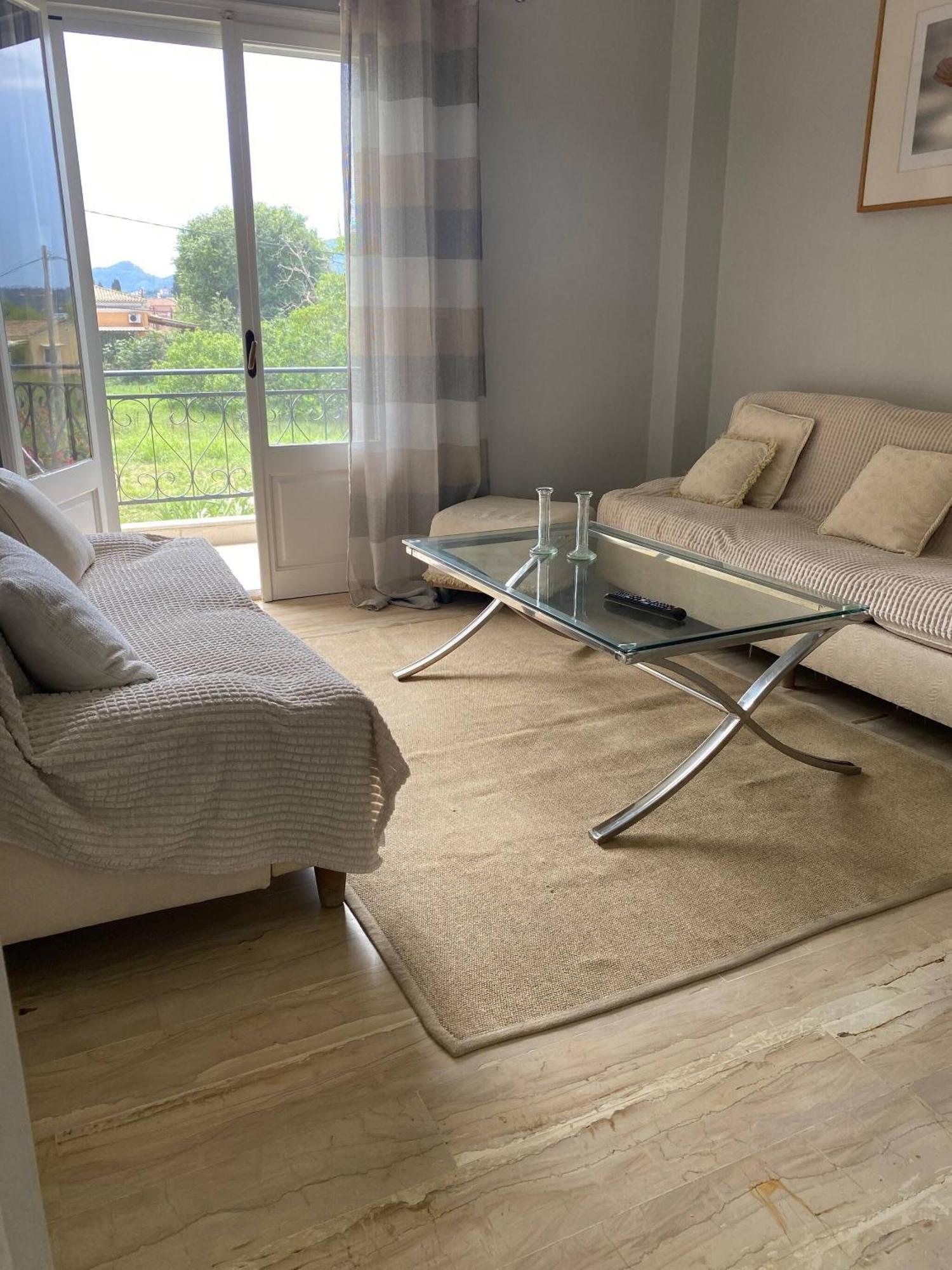 2 Bedroom Spacious Garden Apartment *